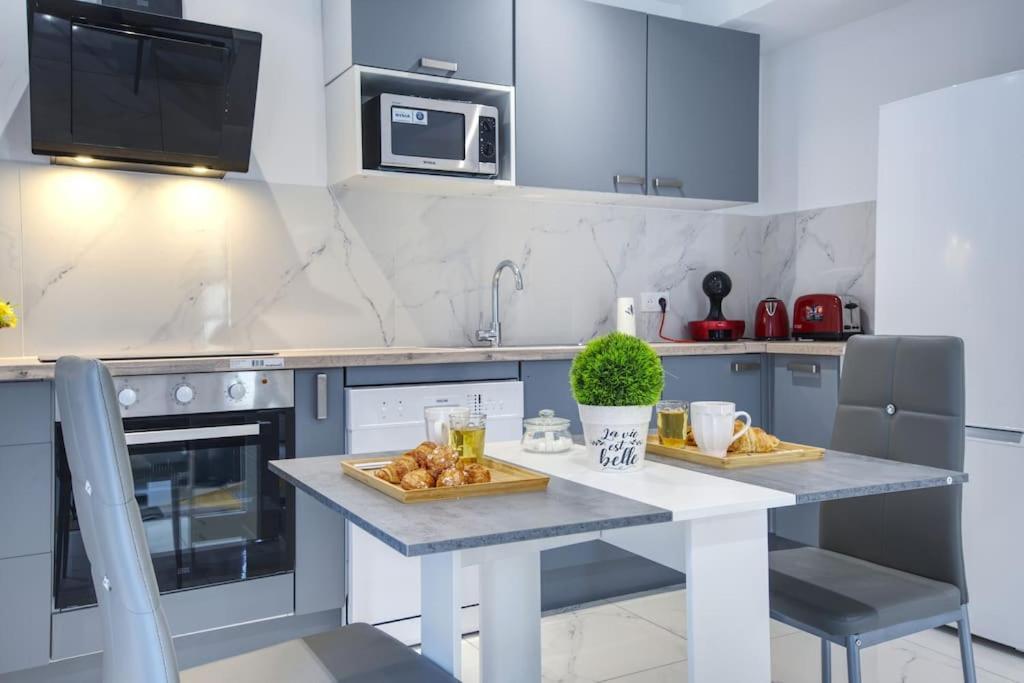 Апартаменты Appt P2 De 1 A 6 Pers A Роньяк Экстерьер фото